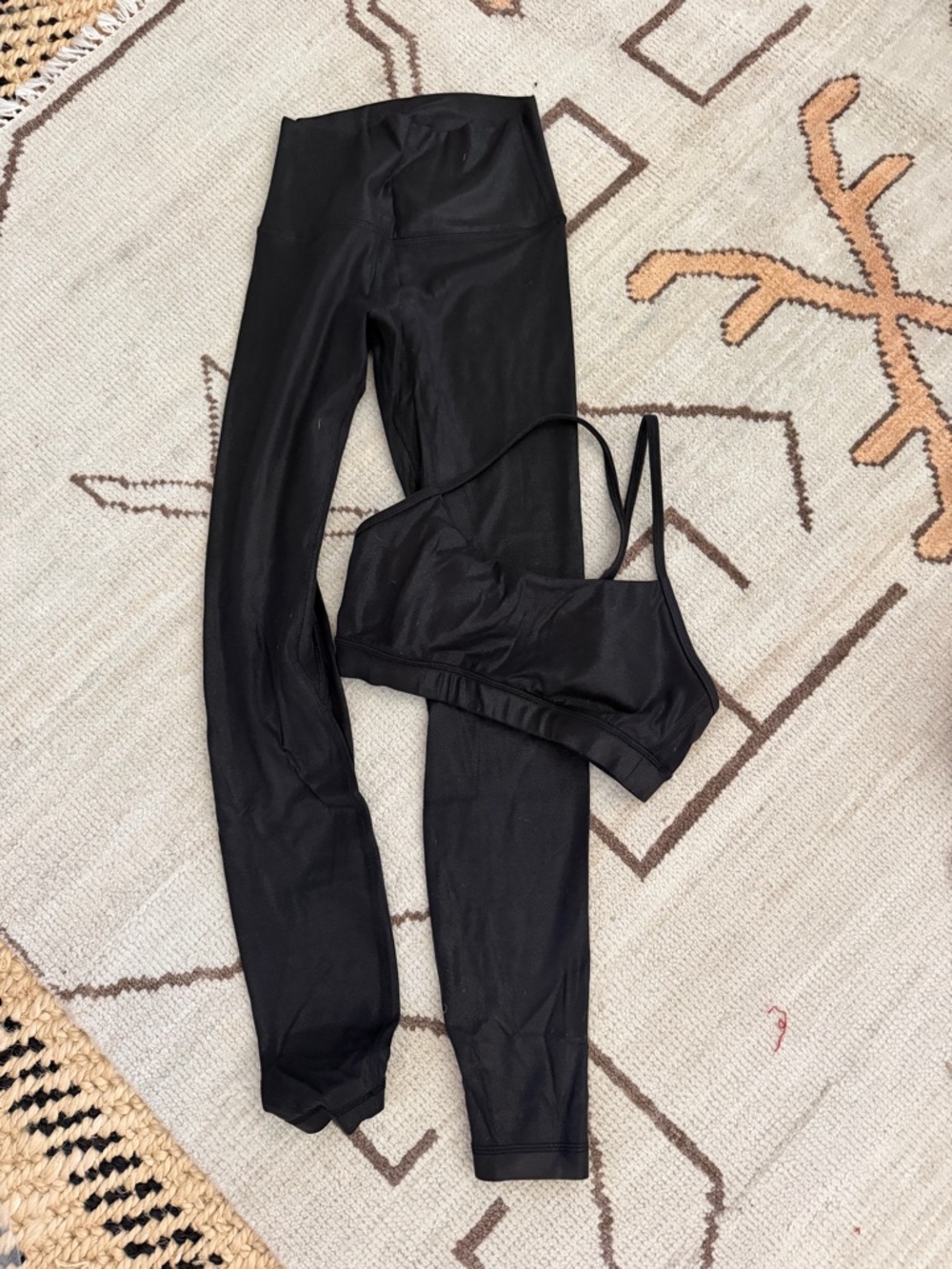 Lululemon hi-shine Black High-Waist Leggings and Bra set